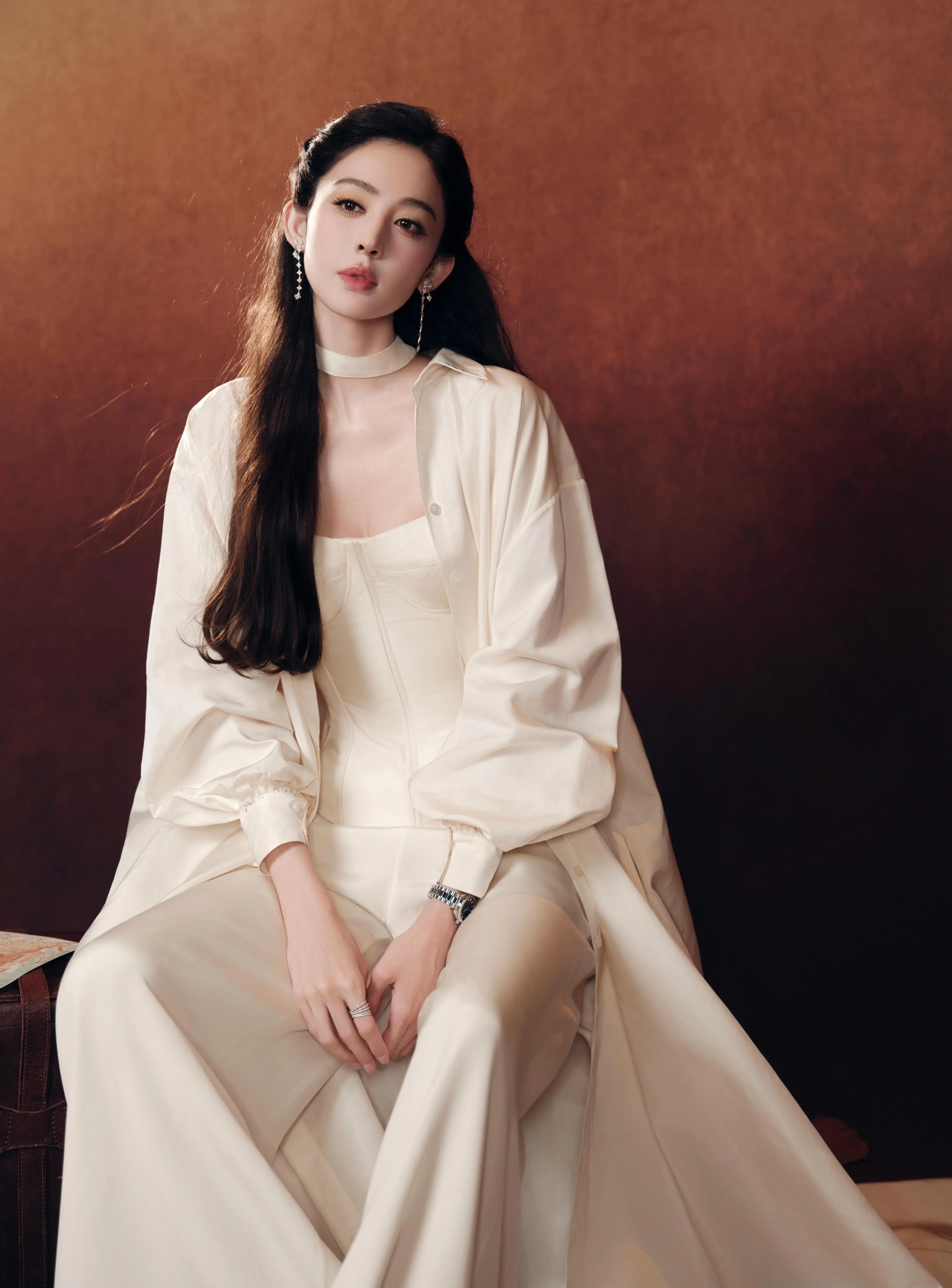 图片[2]-古力娜扎白色礼裙大片释出，出发装着期待，归来盛满故事。-小P的个人笔记