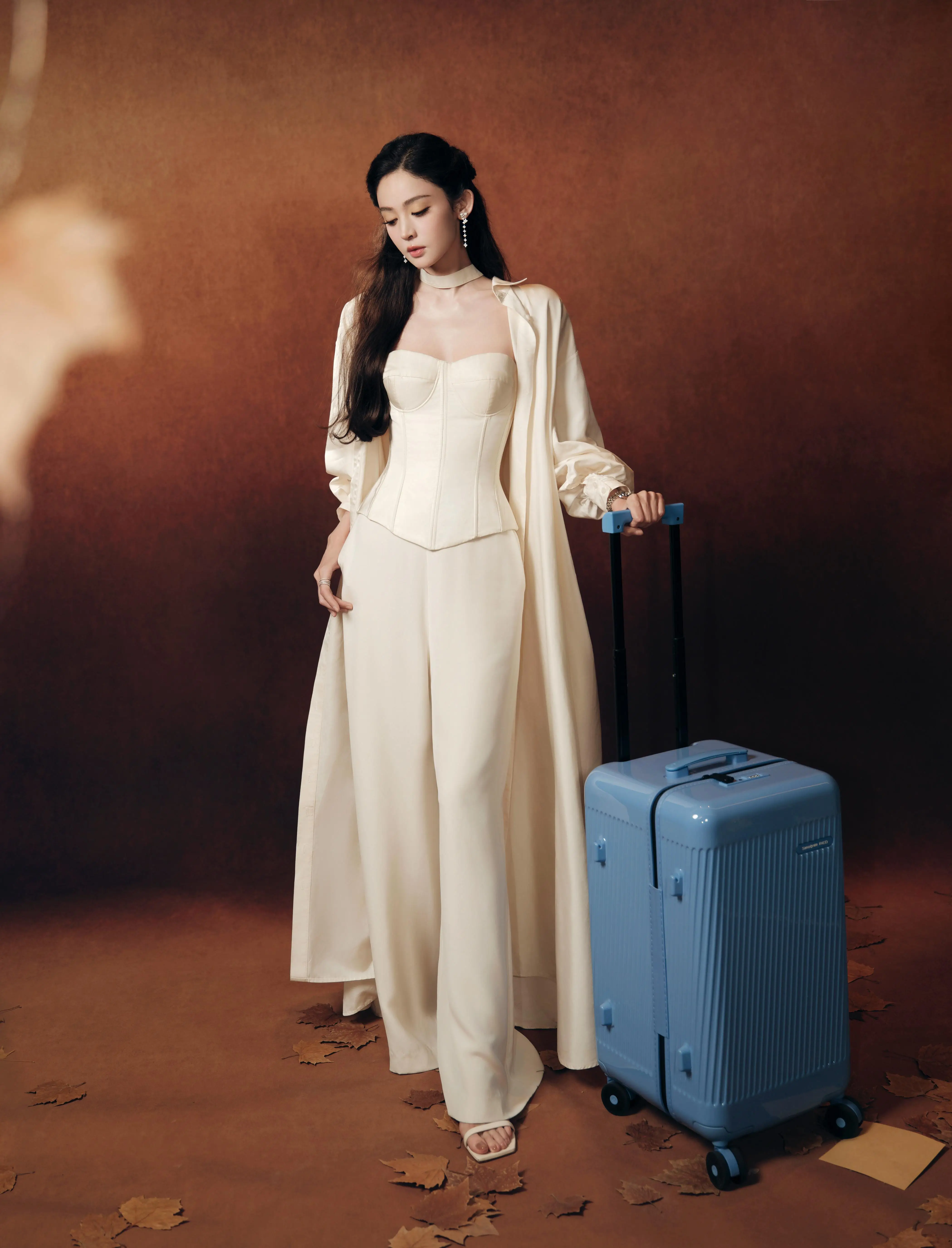 图片[6]-古力娜扎白色礼裙大片释出，出发装着期待，归来盛满故事。-小P的个人笔记